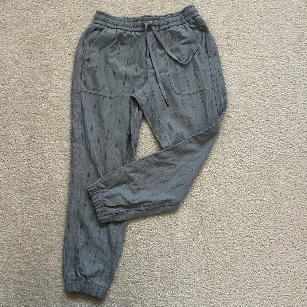 Athleta Farallon Printed Jogger Pants Women’s Size 2P Gray S/657547 $89 Active,